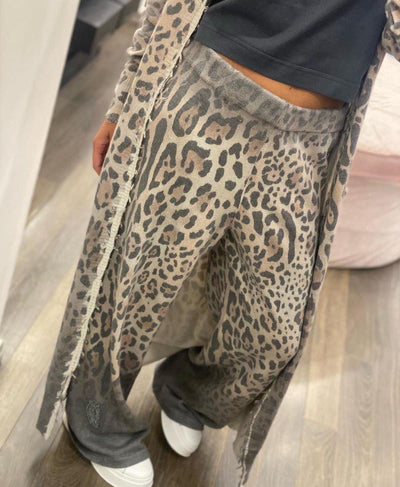 Panthera | Ensemble cardigan et pantalon léopard - Zevessa